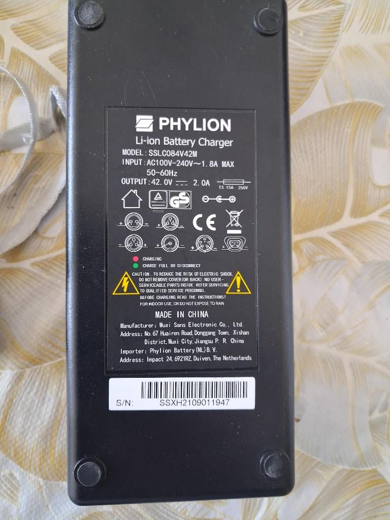 Acculader e-bike, Ophalen of Verzenden, Gebruikt