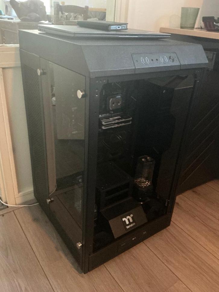 Mooie basis custom waterkoeling, Computers en Software, Computerbehuizingen, Zo goed als nieuw, Ophalen of Verzenden