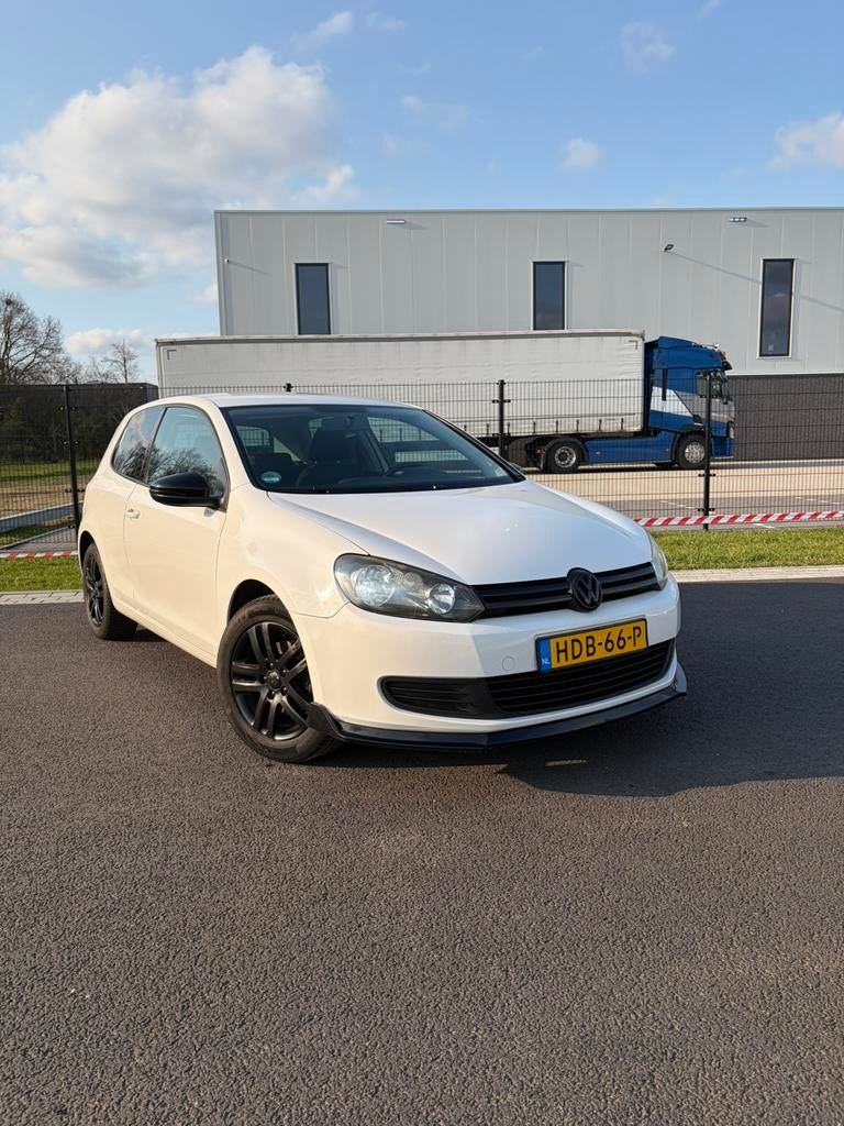 Volkswagen Golf Wit *Carplay*Onderhoud 100%*Nieuwe APK*, Voorwielaandrijving, Stof, Zwart, 4 cilinders
