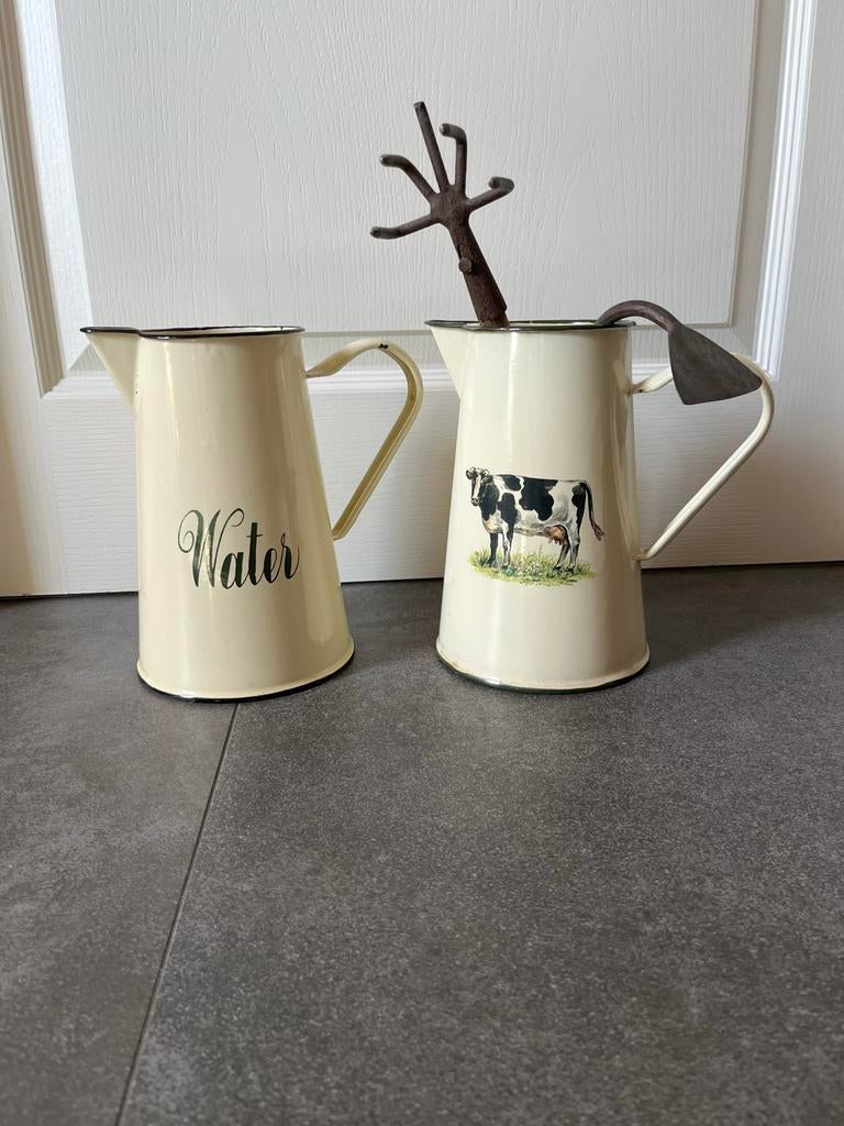 2 oude emaille kannen met tuingereedschap, Antiek en Kunst, Ophalen of Verzenden