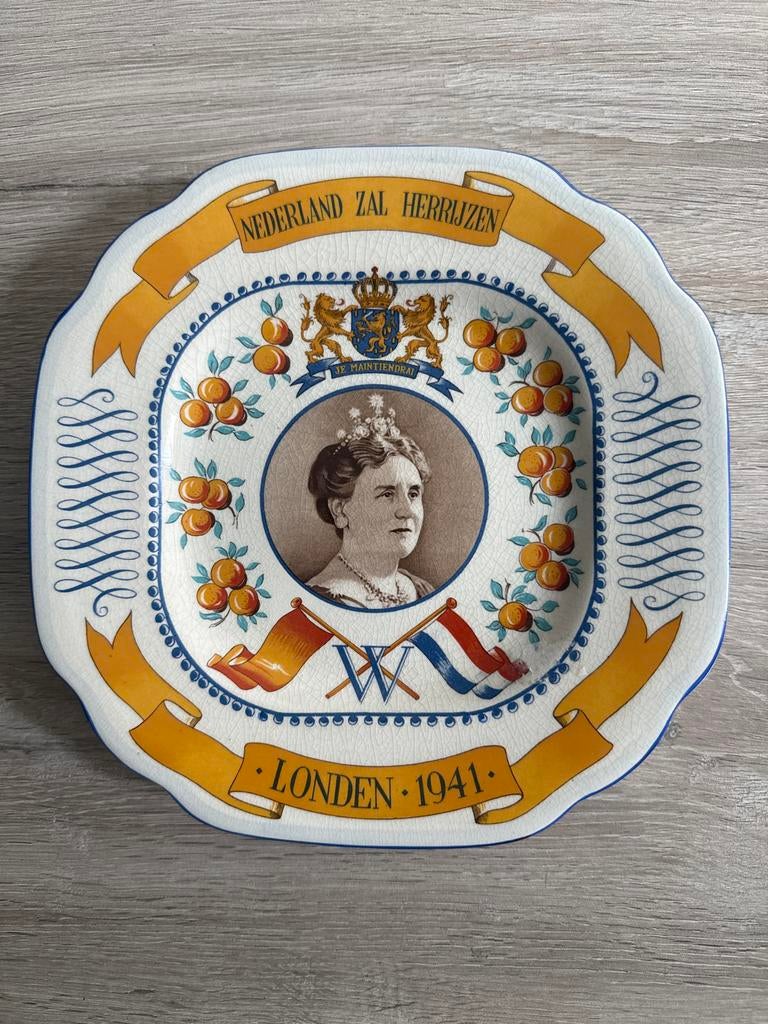 Herdenkingsbord Koningin Wilhelmina Londen 1941, Verzamelen, Koninklijk Huis en Royalty, Ophalen of Verzenden, Zo goed als nieuw