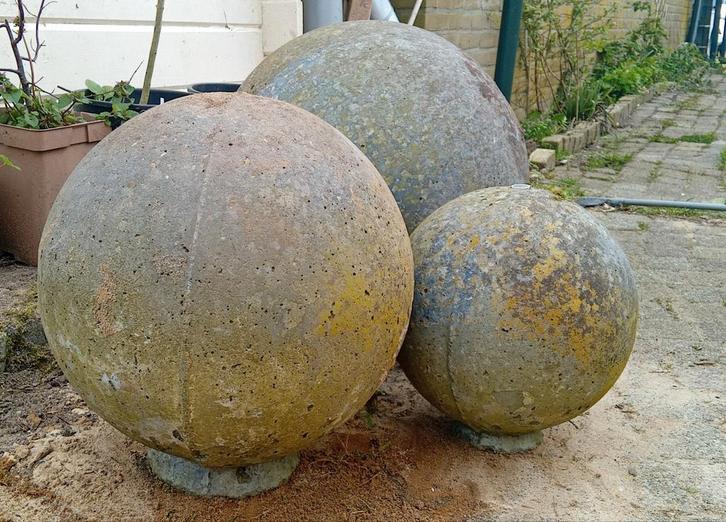 3 betonnen vijverbollen, verschillende maten, Tuin en Terras, Waterpartijen en Fonteinen, Overige typen, Beton, Ophalen