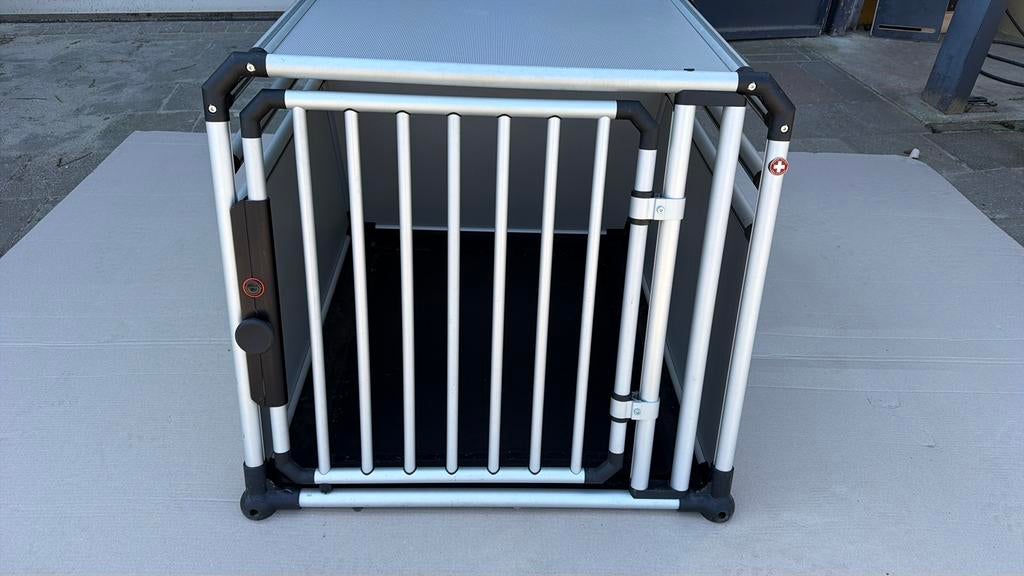 Te koop honden vervoersbench van het merk Swiss Inovation, Dieren en Toebehoren, Ophalen, Zo goed als nieuw, 75 tot 110 cm, 65 tot 100 cm