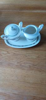 6 persoons servies, Ophalen of Verzenden, Zo goed als nieuw, Overige stijlen, Kop(pen) en/of Schotel(s)