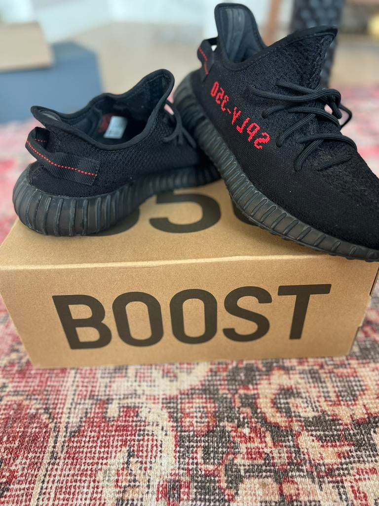 Yeezy boost 350 v2 Bred, Ophalen of Verzenden, Zo goed als nieuw, Zwart