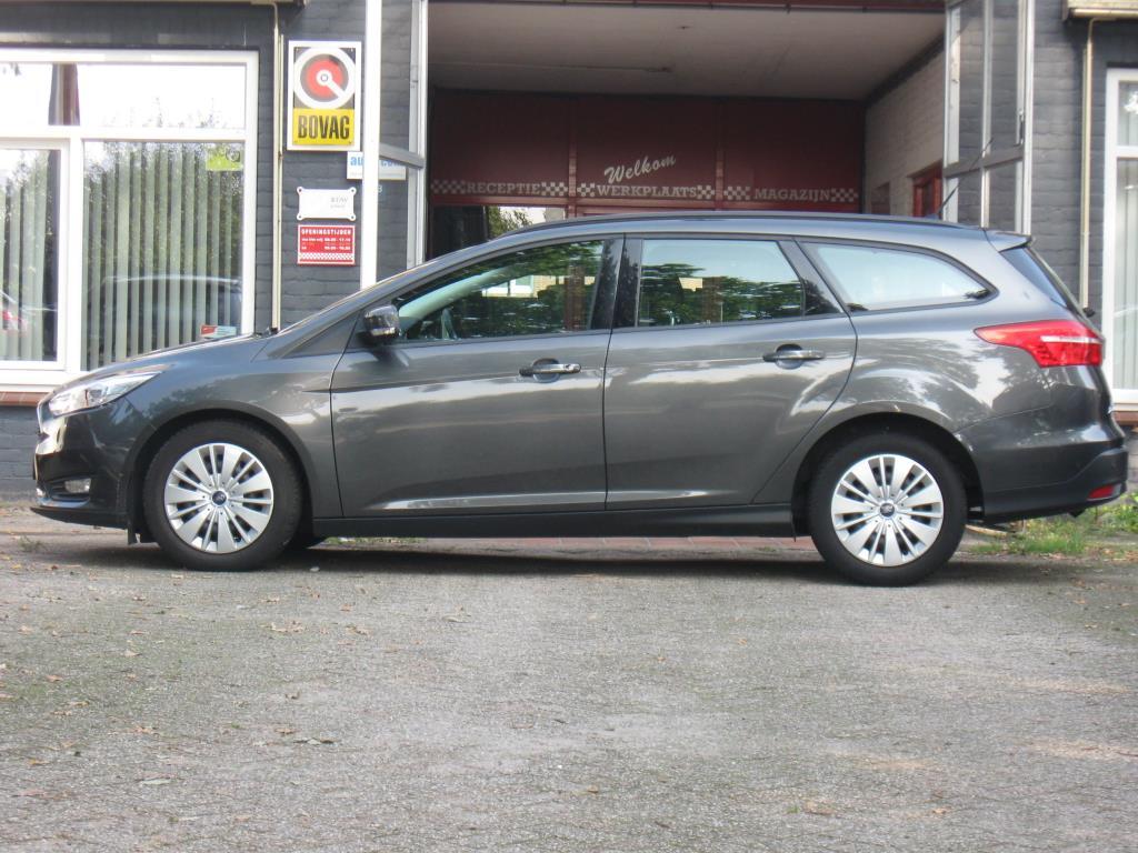 Ford Focus Wagon 1.0 Trend Automaat NAV, Stoel verw, Parkeer, Auto's, Gebruikt, Euro 6, 1245 kg, Grijs