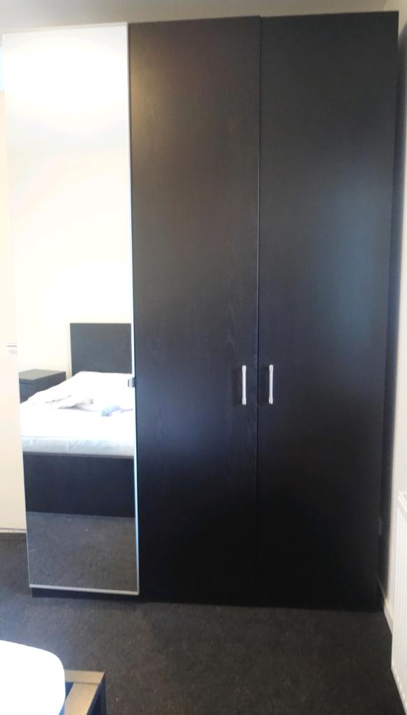 Ikea pax kast zwartbruin met spiegeldeur, Gebruikt, 100 tot 150 cm, 200 cm of meer, 50 tot 75 cm