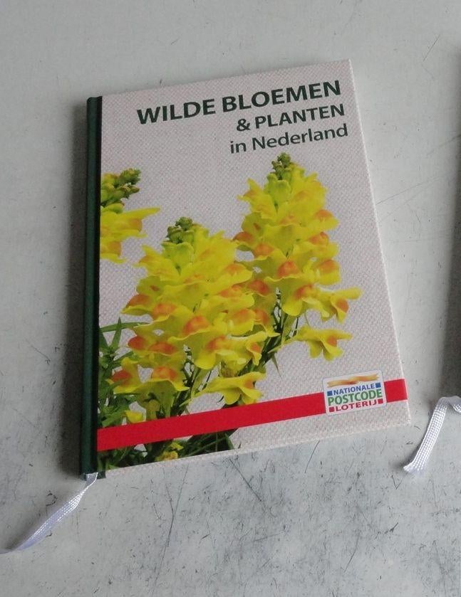 Wilde bloemen en planten in NL nat postcode loterij, Boeken, Natuur, Ophalen of Verzenden, Zo goed als nieuw, Bloemen, Planten en Bomen