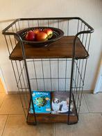 Industriële trolley op zwenkwielen met houten blad., Huis en Inrichting, Tafels | Bijzettafels, Ophalen, Minder dan 55 cm, Gebruikt