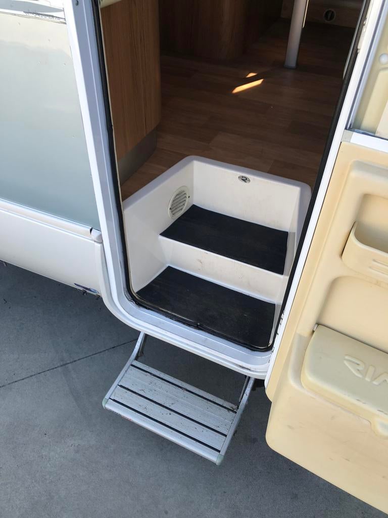Caravans And Camping 5-6