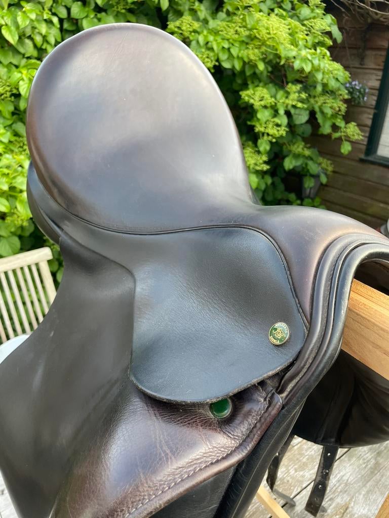 Hulsebos zadel 17.5 inch medium wijd, Dieren en Toebehoren, Paarden en Pony's | Zadels, Ophalen of Verzenden, Gebruikt, Dressuur