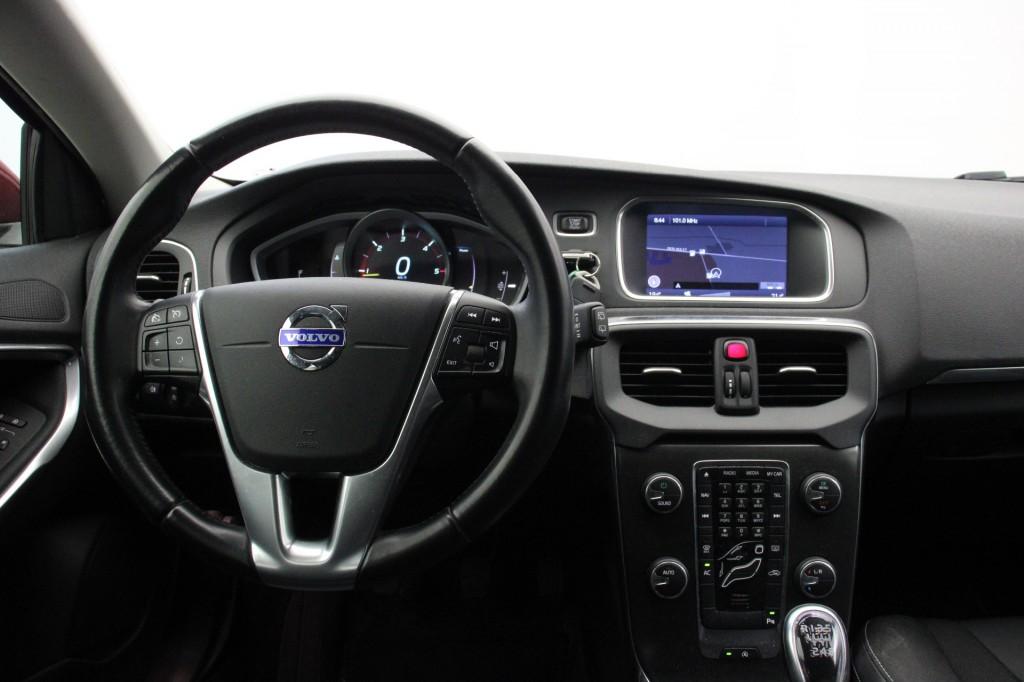 Volvo V40 1.6 D2 Momentum - Navi, Cruise, Half Leer, Trekhaa, Voorwielaandrijving, Euro 5, Gebruikt, 4 cilinders