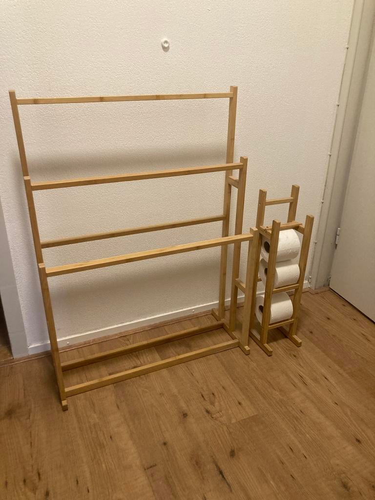 Handdoekenrek en toiletrolhouder hout, Ophalen, Gebruikt