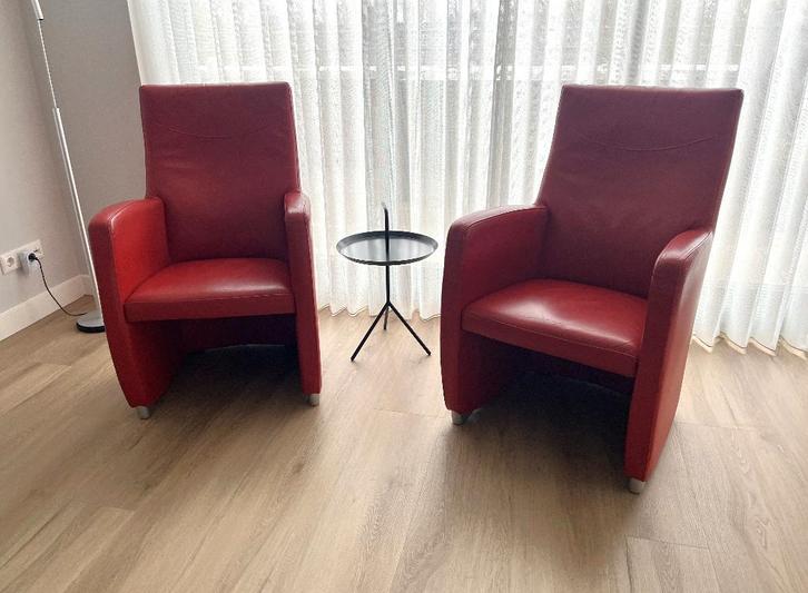 2 stoelen, leer, rood, LEOLUX, Huis en Inrichting, Stoelen, Gebruikt, Twee, Leer, Rood, Ophalen