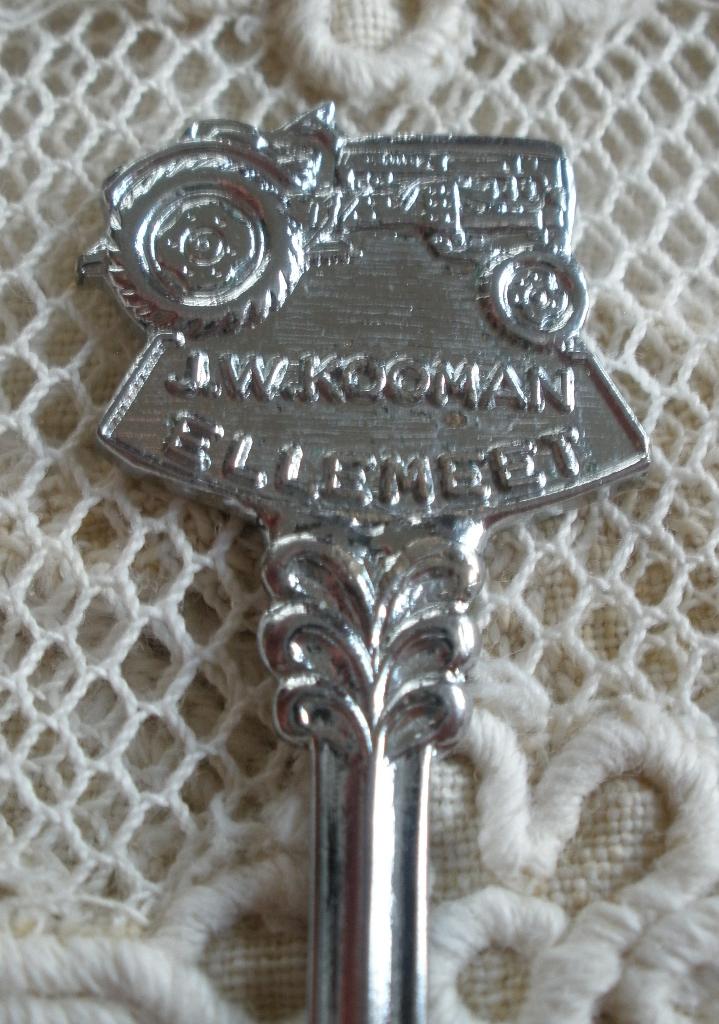Oud lepeltje Hanomag ??? - tractor - trekker - J.W. Kooman E, Ophalen of Verzenden