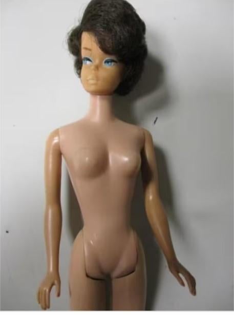 VINTAGE BARBIE SIDEPART BUBBLECUT BROWN HAIR, Verzenden, Gebruikt, Fashion Doll