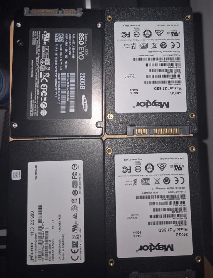 4 interne 2.5" SATA SSD schijven, Computers en Software, Harde schijven, Zo goed als nieuw, Laptop, Intern, SSD, SATA, Ophalen