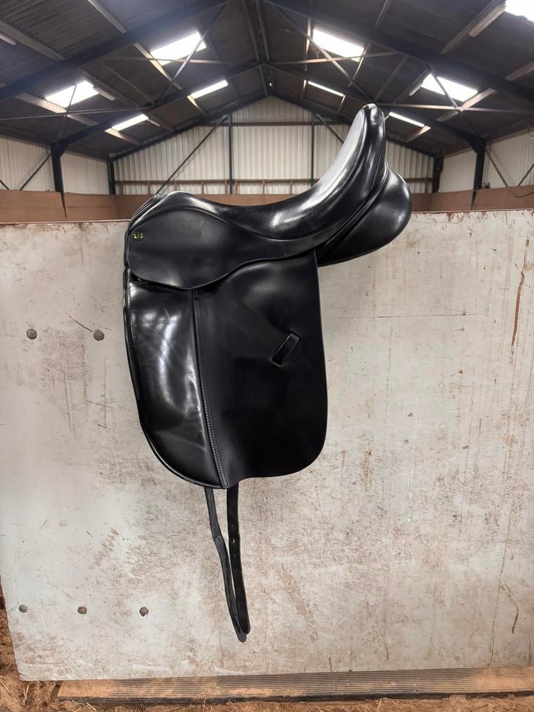Ideal Crown Suzannah 18inch MW, Dieren en Toebehoren, Paarden en Pony's | Zadels, Ophalen of Verzenden, Zo goed als nieuw, Dressuur