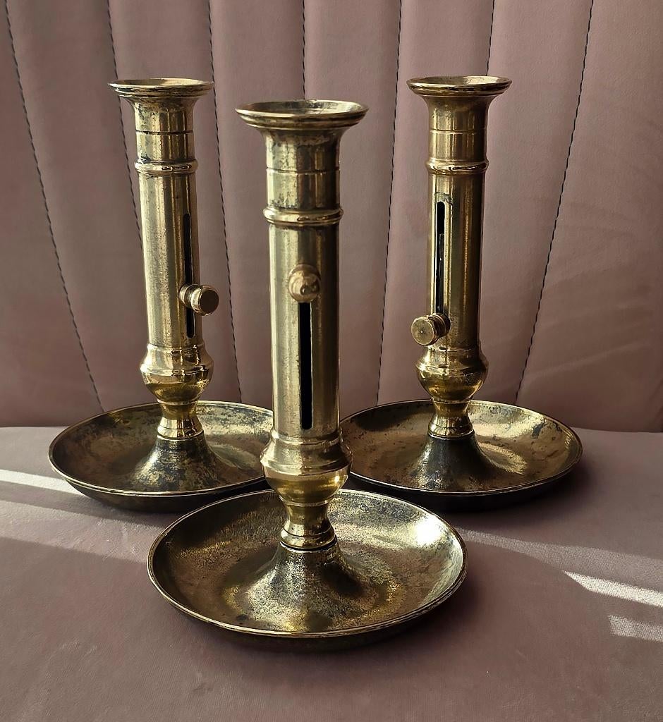 Set van drie antieke messing schuifkandelaars (blakers), Ophalen of Verzenden, Koper of Brons