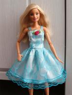 Barbie kleding nieuw - Korte jurk blauw met kant en bloem, Ophalen of Verzenden, Nieuw, Barbie
