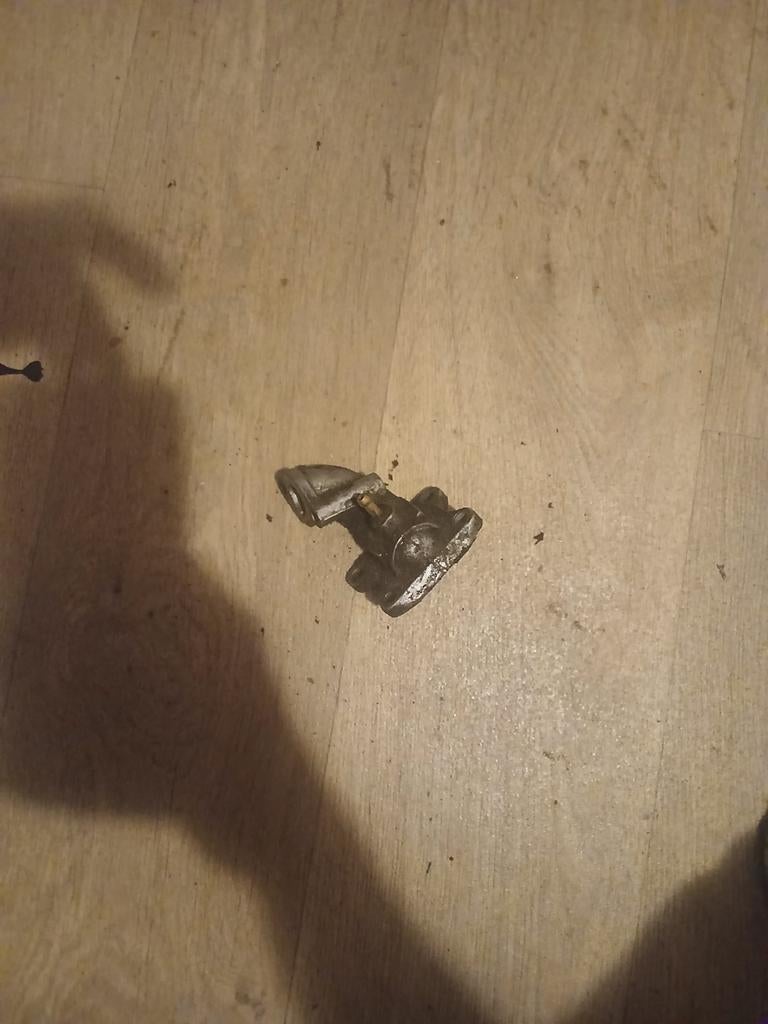 Spruitstuk peugeot speedfight 1/2 vivacity, Ophalen, Zo goed als nieuw, Carburateur, Peugeot