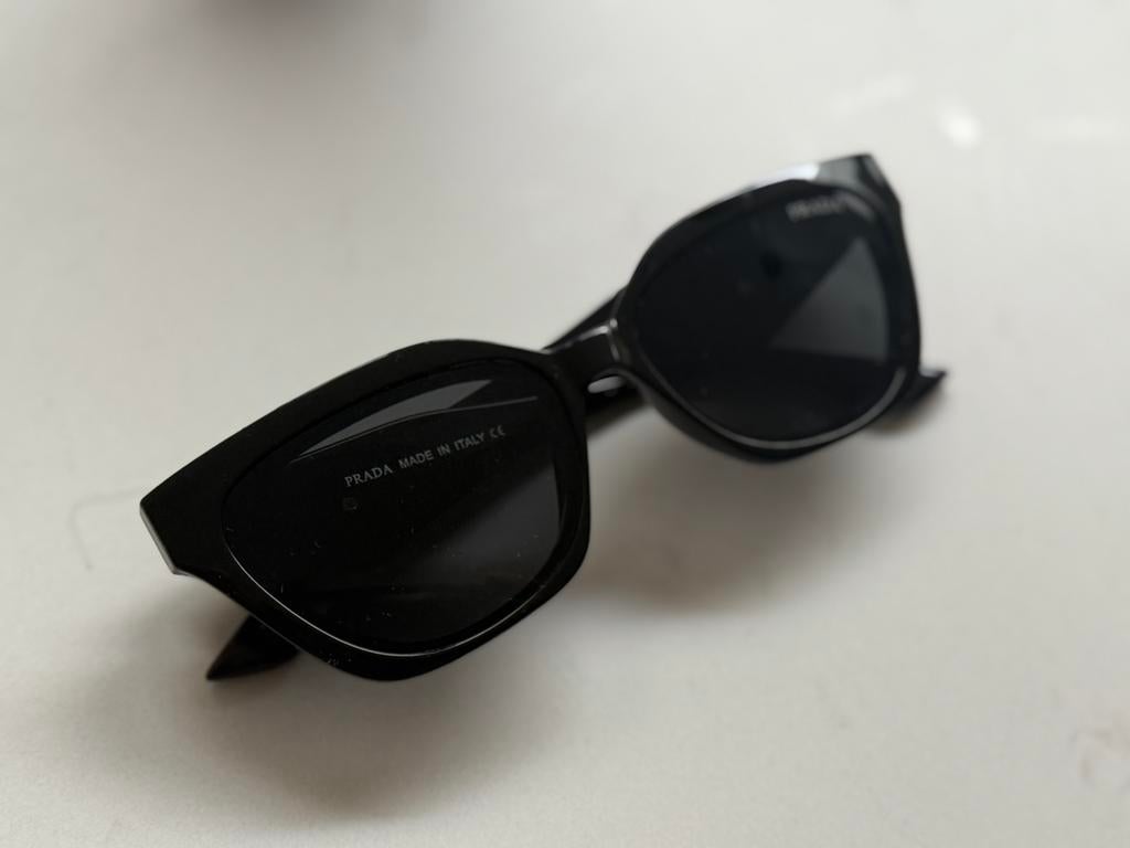 Zonnebril zwart Prada PR A09S, Zonnebril, Prada, Zwart, Nieuw
