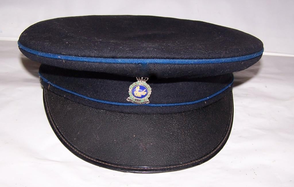 Baret 298 Squadron van de Kon. Luchtmacht m. embleem. Izgs., Verzamelen, Ophalen of Verzenden, Luchtmacht, Nederland, Embleem of Badge