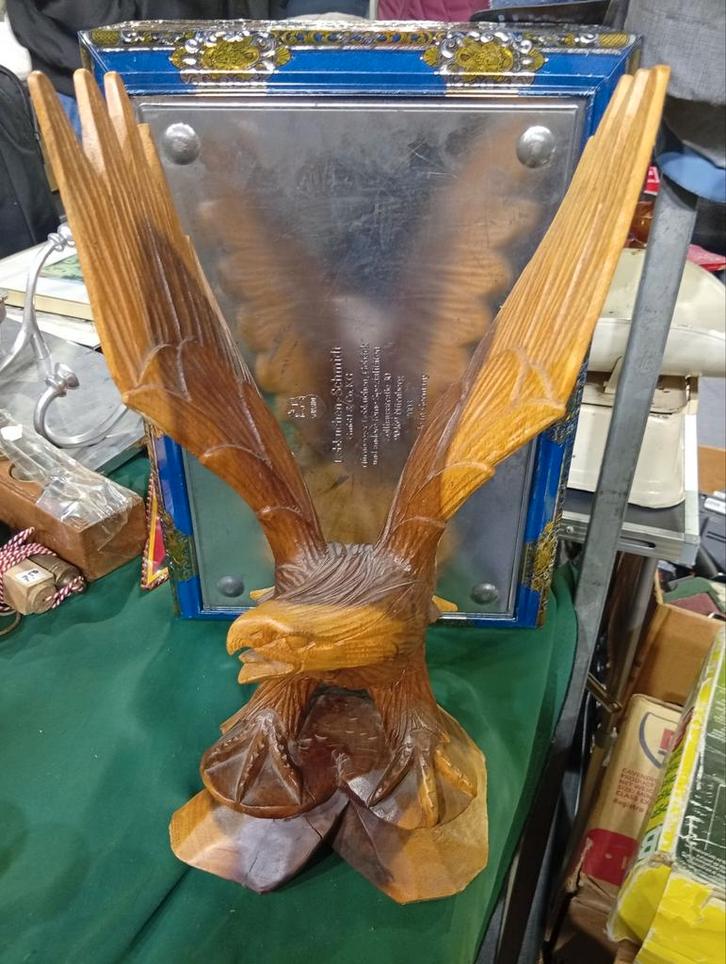 Handgesneden houten adelaar sculptuur uit Duitsland, Antiek en Kunst, Kunst | Beelden en Houtsnijwerken, Beeld, Hout, Vogel, 20 - 50 cm