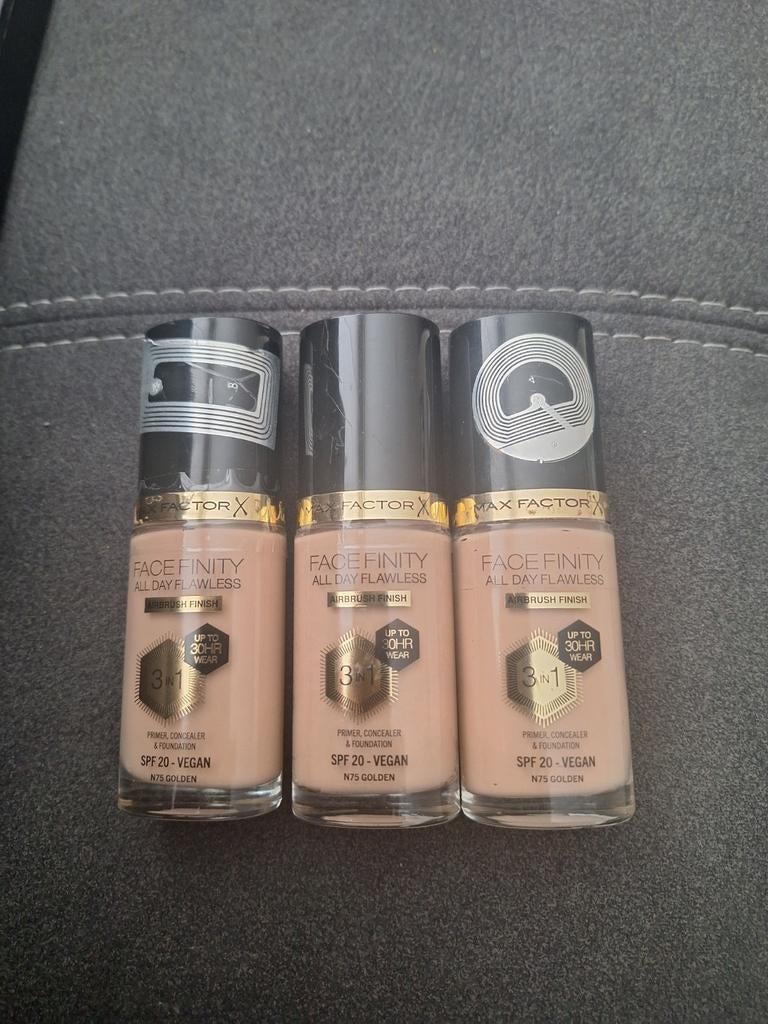 Max factor foundation, Ophalen of Verzenden, Nieuw, Beige, Gehele gezicht