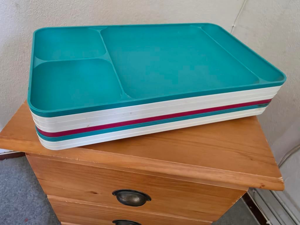 Tupperware borden met vakken, Huis en Inrichting, Keuken | Tupperware, Ophalen of Verzenden, Gebruikt, Blauw, Bak of Kom