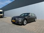 BMW 5-Serie 2.0 528I Touring AUT | soft close | trekhaak, Auto's, BMW, Automaat, Beige, 4 cilinders, 2000 kg