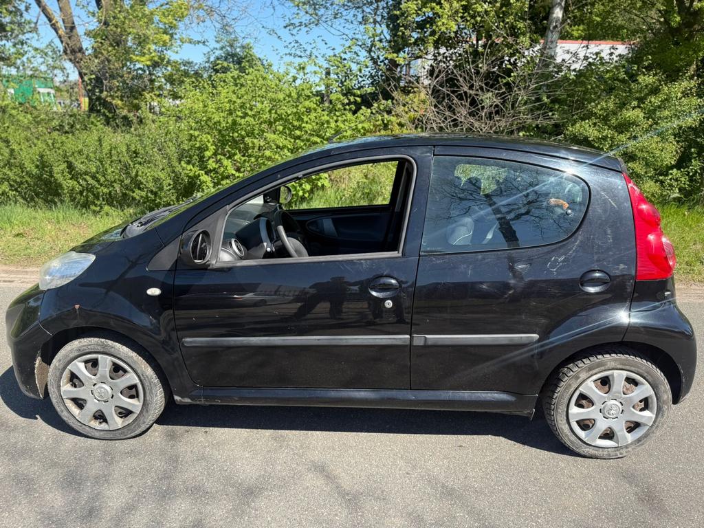 Peugeot 107 1.0 12V 5DR 2010 Zwart, Voorwielaandrijving, 4 stoelen, Origineel Nederlands, Handgeschakeld