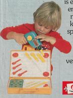 Retro reclame 1980 Fisher-Price jongetje met boormachine, Verzenden, Overige typen