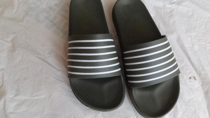 NIEUWE badslippers , maat 42 , met GRATIS een artikel, Kleding | Heren, Badmode en Zwemkleding, Overige maten, Groen, Ophalen of Verzenden