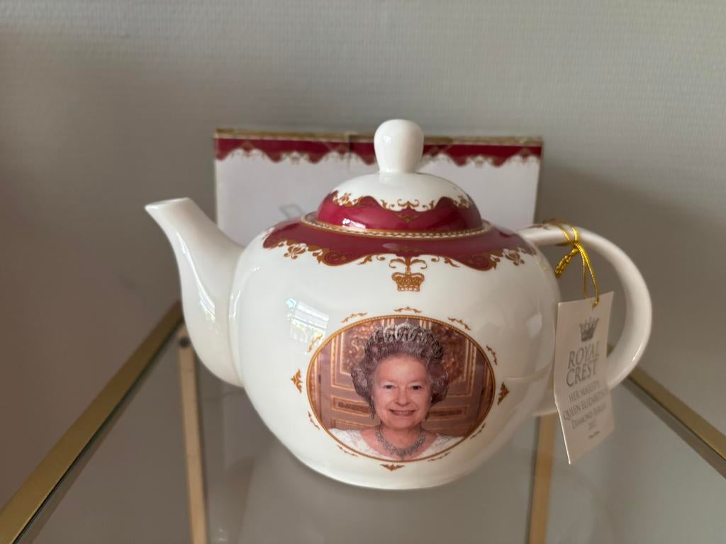 Collector item; Queen Elisabeth theepot, Verzenden