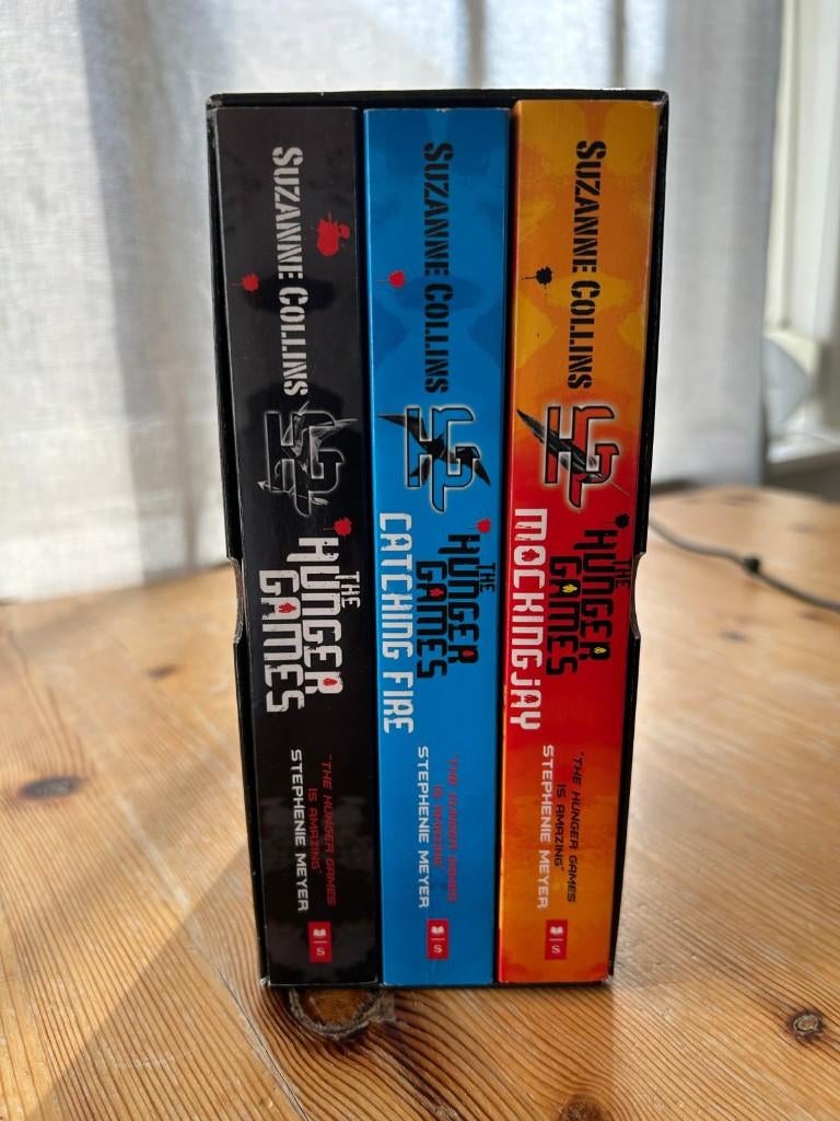 The Hunger Games - Trilogie (Engels), Boeken, Ophalen of Verzenden, Zo goed als nieuw, Suzanne Collins