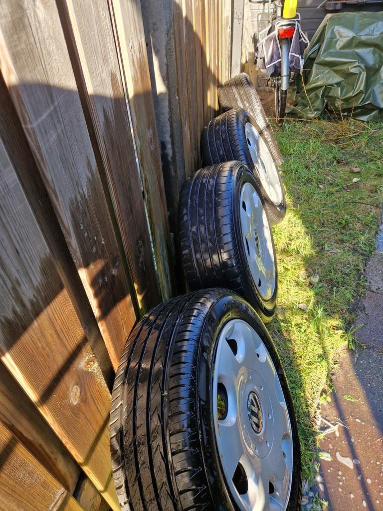 16 inch zomerbanden met stalen velgen, Auto-onderdelen, Banden en Velgen, Gebruikt, 16 inch, Banden en Velgen, Ophalen of Verzenden