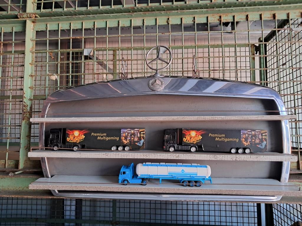 Oude Mercedes W116 grill als display v. miniatuur modellen., Verzamelen, Ophalen of Verzenden, Gebruikt, Auto's