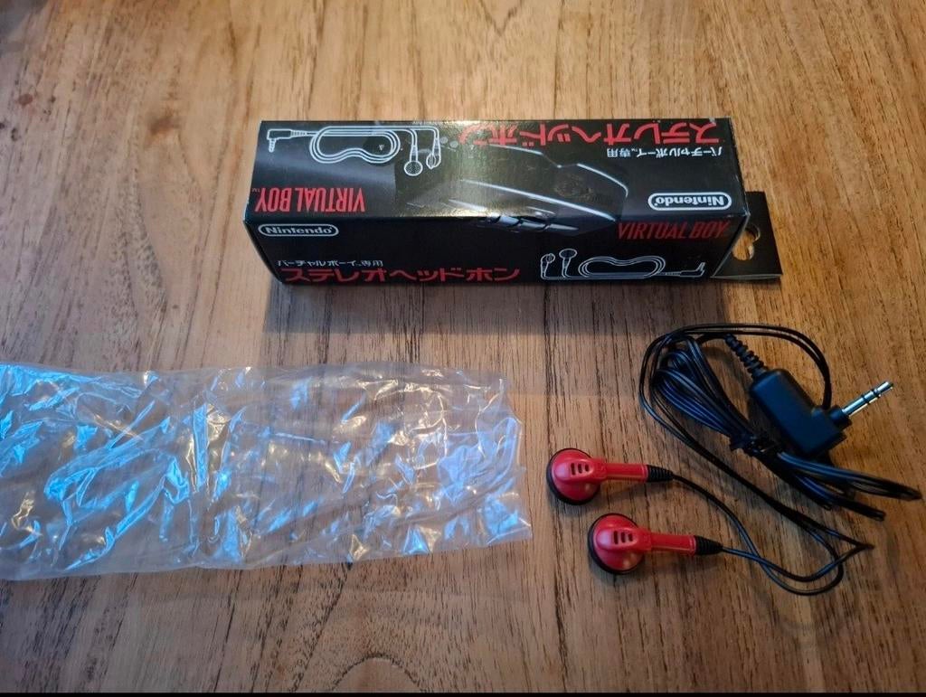 Japanse exclusieve virtual boy oortjes, Spelcomputers en Games, Ophalen of Verzenden, Nieuw, Overige modellen, Speakers of Koptelefoon