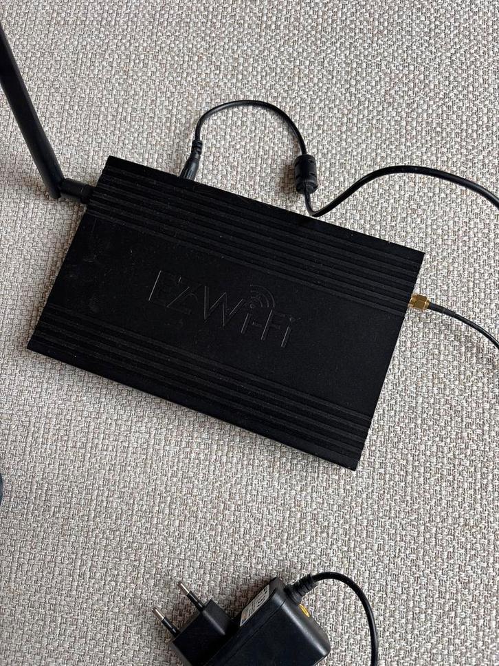 EZWIFI Router met antenne en adapter, Computers en Software, Routers en Modems, Gebruikt, Router, Ophalen