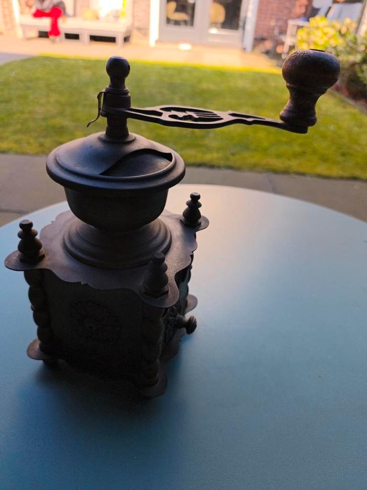 Antieke handmatige koffiemolen, Antiek en Kunst, Antiek | Keukenbenodigdheden, Ophalen of Verzenden