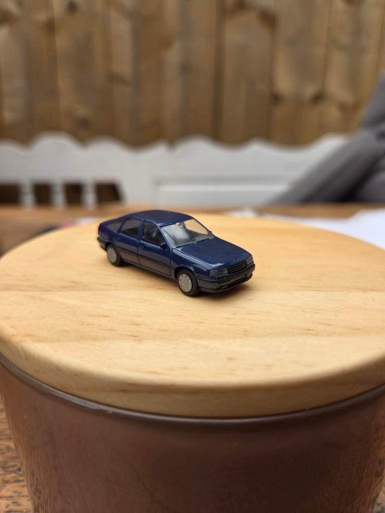 Herpa opel vectra GL donkerblauw 1/87, Hobby en Vrije tijd, Modelauto's | 1:87, Ophalen, Nieuw, Auto, Herpa