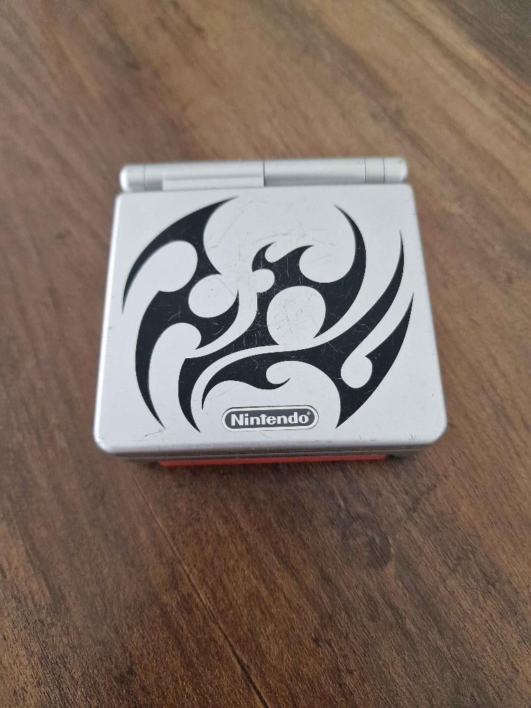 Gameboy Advance SP (Tribal Edition)+ Pokemon Fire Red, Ophalen of Verzenden, Gebruikt, Game Boy Advance SP, Met games