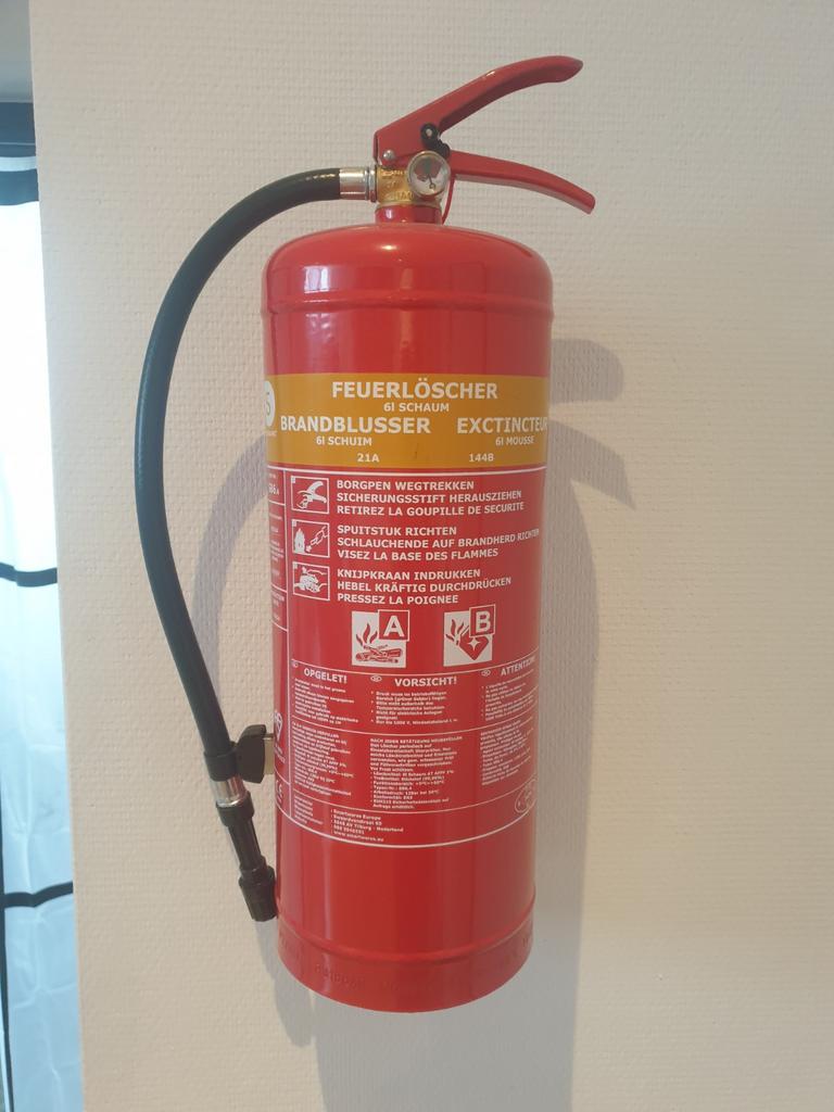 2x Brandblusser 6L Schuim Nieuwstaat kantoor garage verkoop, Ophalen of Verzenden, Zo goed als nieuw, Brandblusser