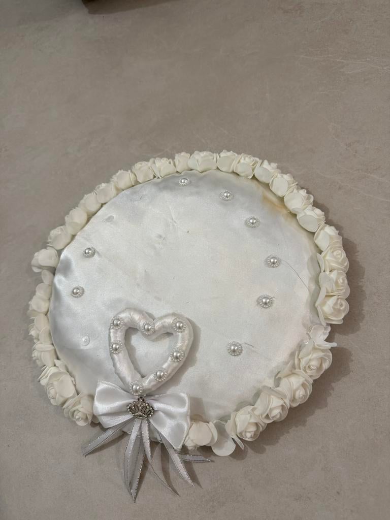 Trouwringkussen met parels en roosjes, Ophalen of Verzenden, Zo goed als nieuw, Wit, Accessoires