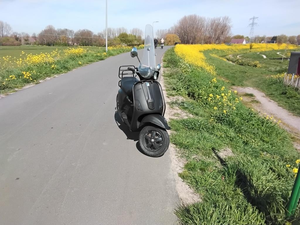 Vespa sprint 2014 blauw kenteken., Fietsen en Brommers, Scooters | Vespa, Ophalen of Verzenden, Gebruikt, Benzine