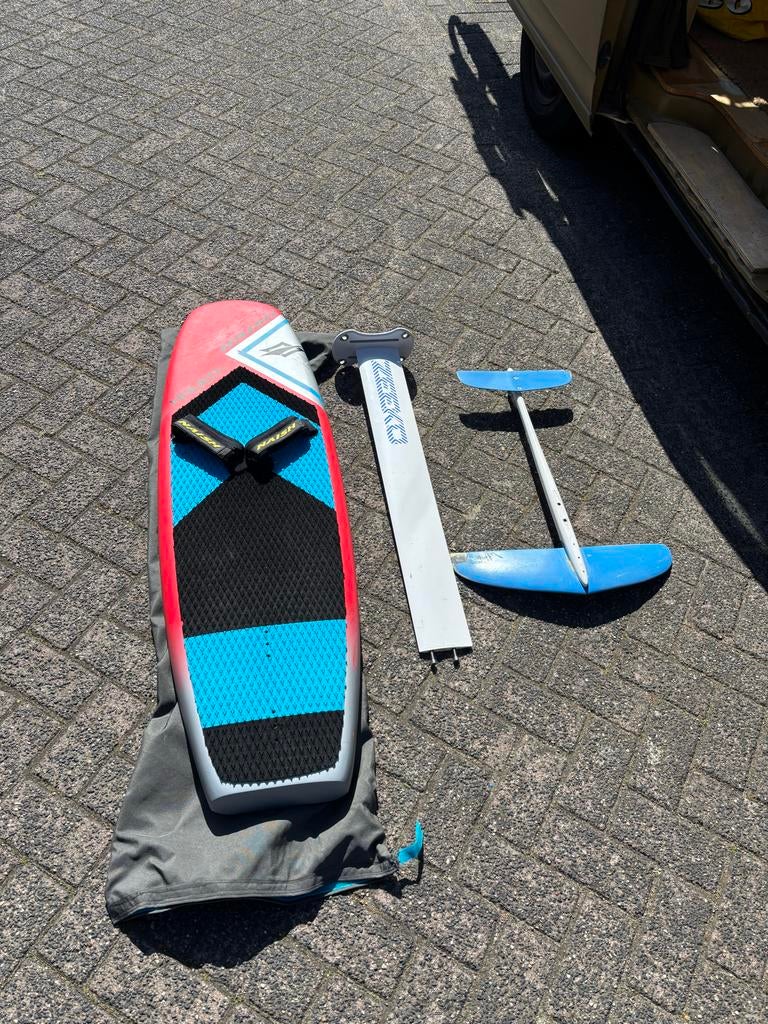 Naish Kite foilboard met Zeeko Hydrofoil - Complete set, Watersport en Boten, Kitesurfen, Gebruikt, Twintip, Ophalen of Verzenden