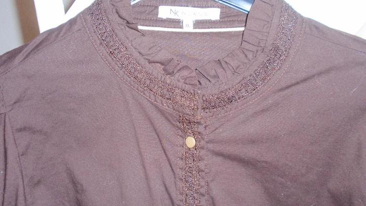 NIEUW Dames blouse nukus bruin mt XL katoen met rouche, Kleding | Dames, Blouses en Tunieken, Nieuw, Maat 46/48 (XL) of groter