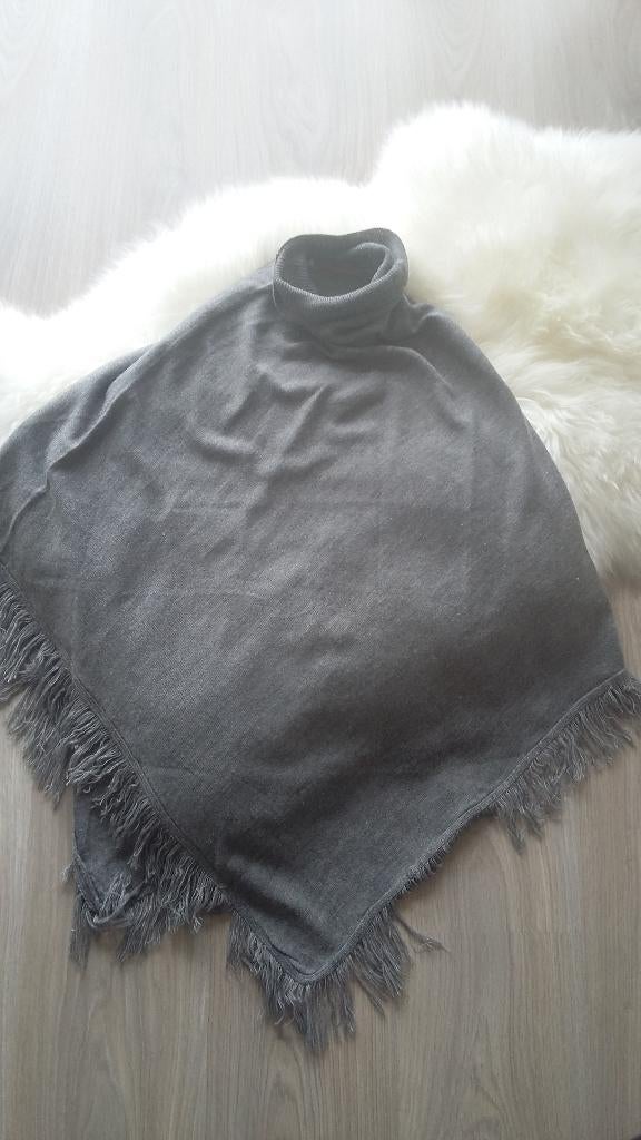 mooie poncho maat S, Ophalen of Verzenden, Zo goed als nieuw, Maat 38/40 (M), Grijs