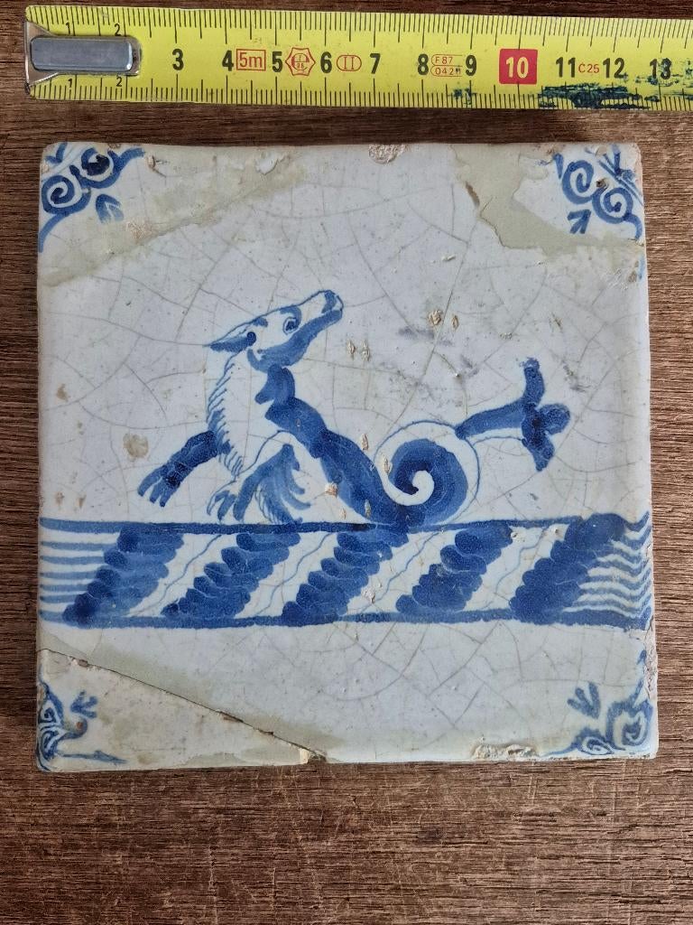 Tegel antiek Vis/paard?, Antiek en Kunst, Antiek | Wandborden en Tegels, Ophalen of Verzenden